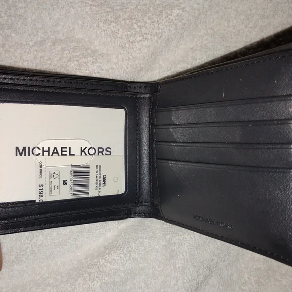 Michael Kors Cooper Wallet with Passcase - Picture 5 of 9